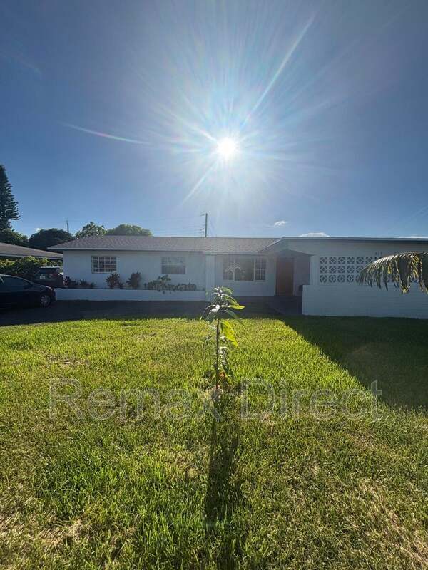 319 S Congress Avenue – photo 1