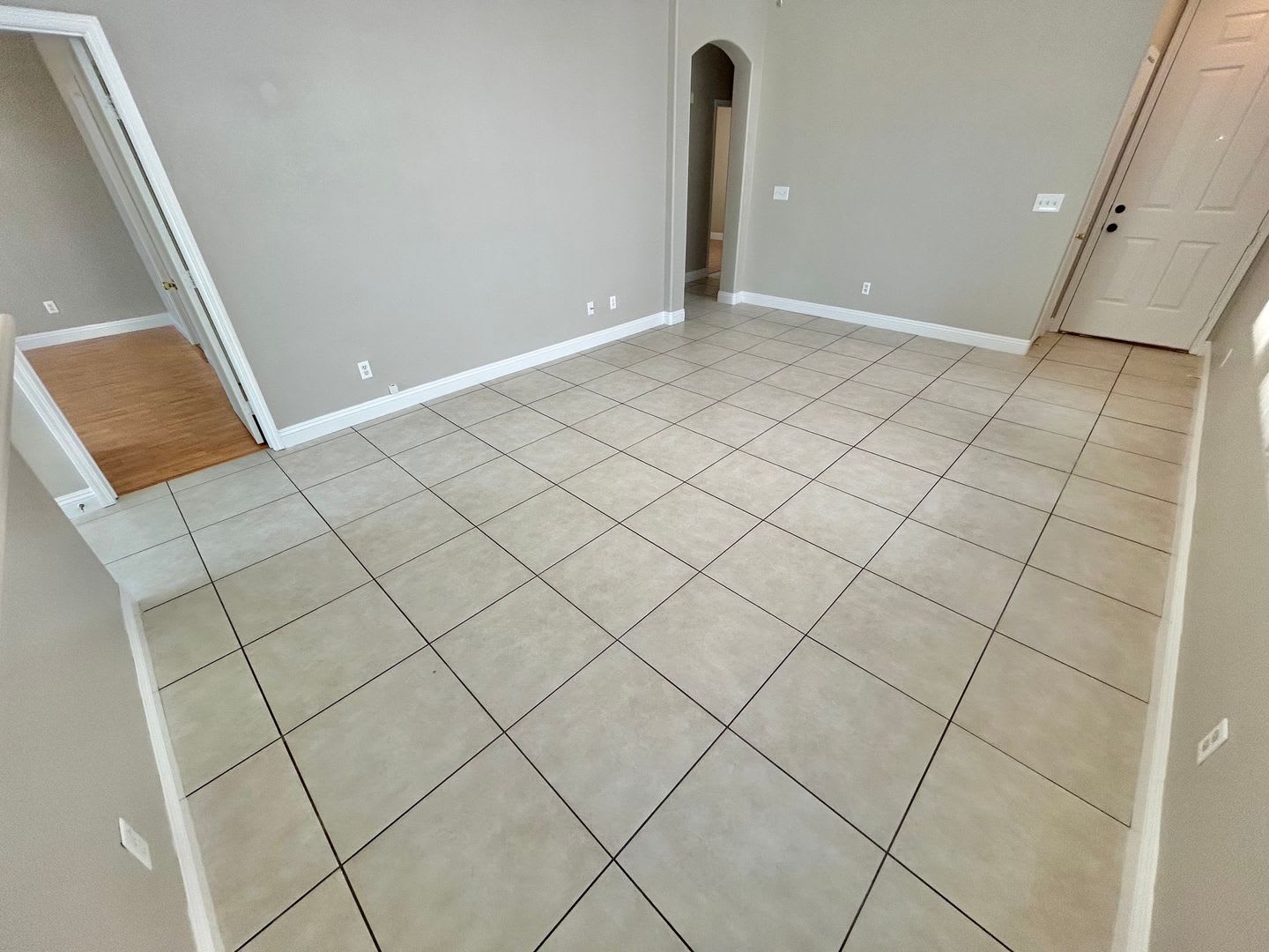 Charming 3-bedroom, single-story home in a secure gated community near Henderson – photo 4