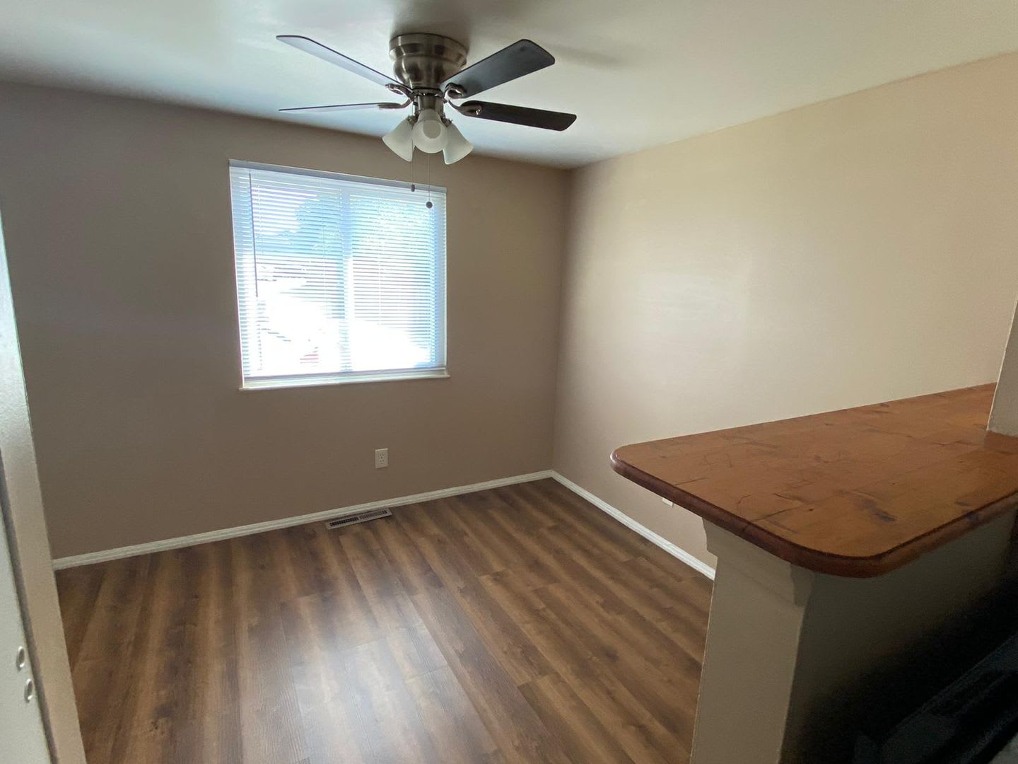 Large 2 Bedroom Townhouse with Basement – photo 4