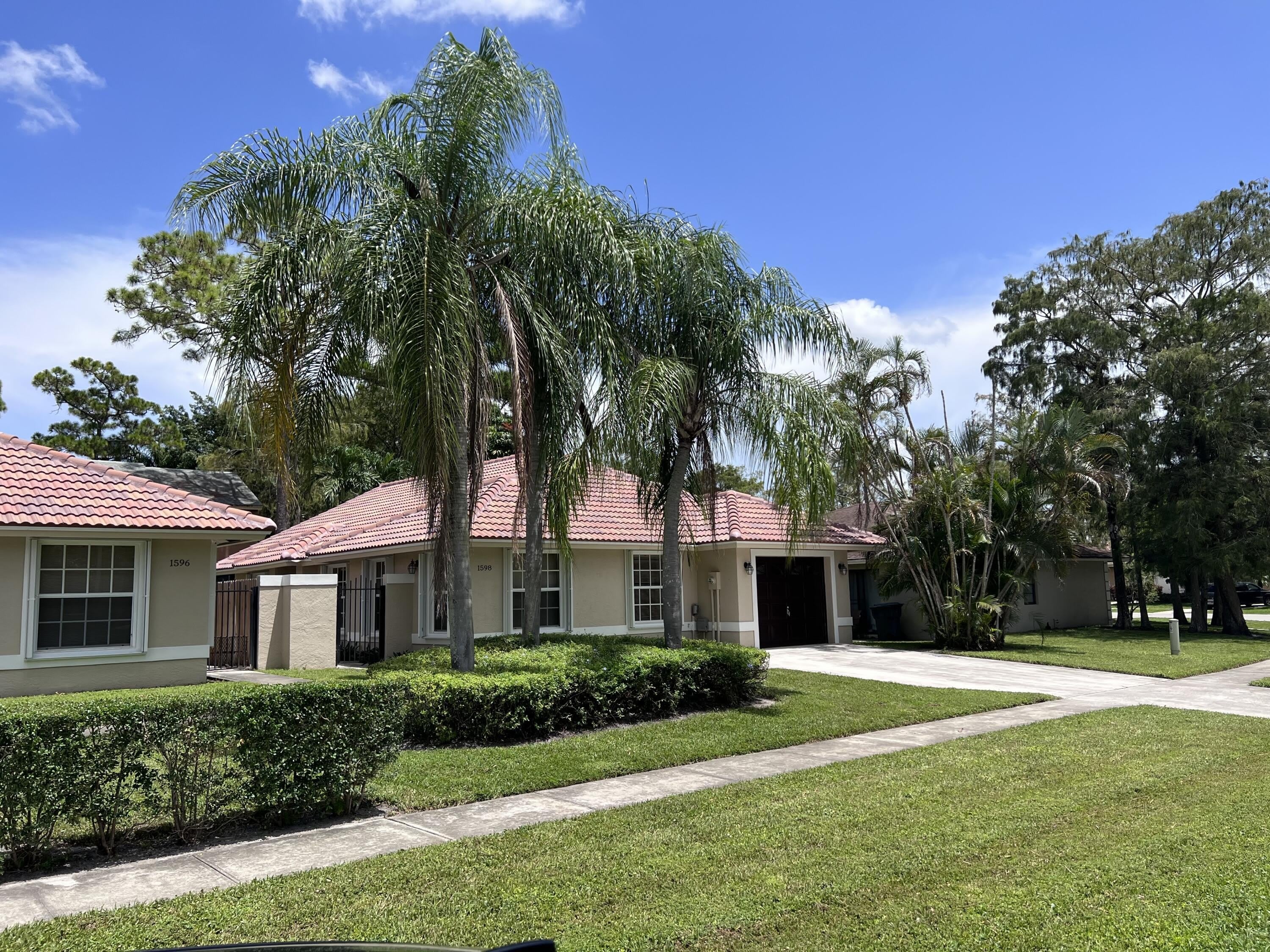 1598 Hawthorne Place – photo 2