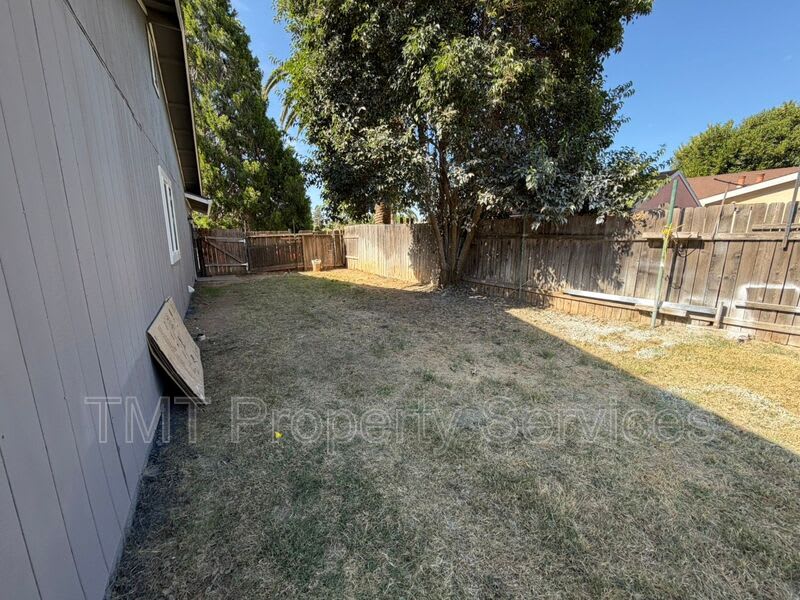 8583 Fairlawn Ct. – photo 2