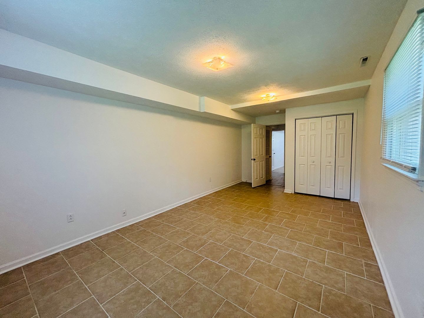 5 Bedroom 3 Bath House With A 2 Car Garage – photo 2