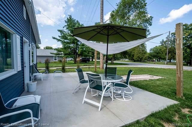7961 LAKESHORE Road – photo 3