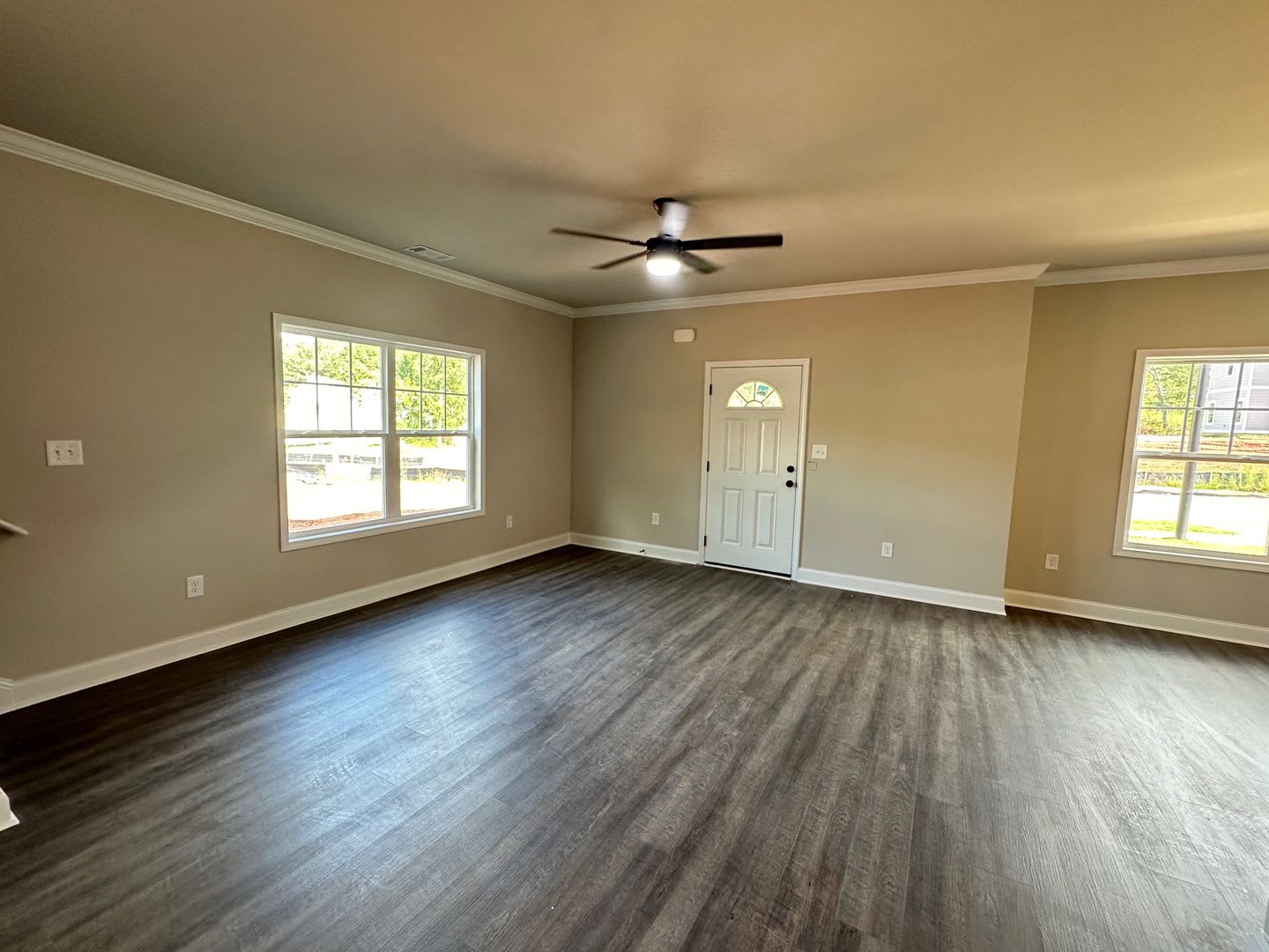 4 Bedroom 4 Bathroom Available – photo 4