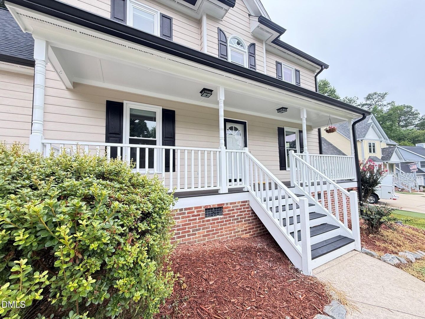 401 Holly Berry Ln – photo 2