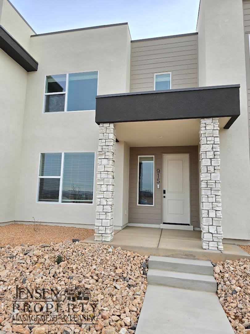 Newer Desert Color Town Home – photo 3