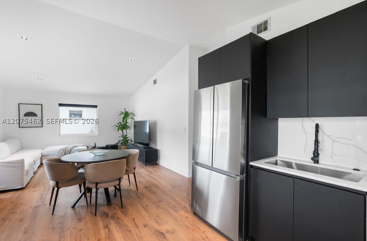 309 SE 3rd Ave – photo 2