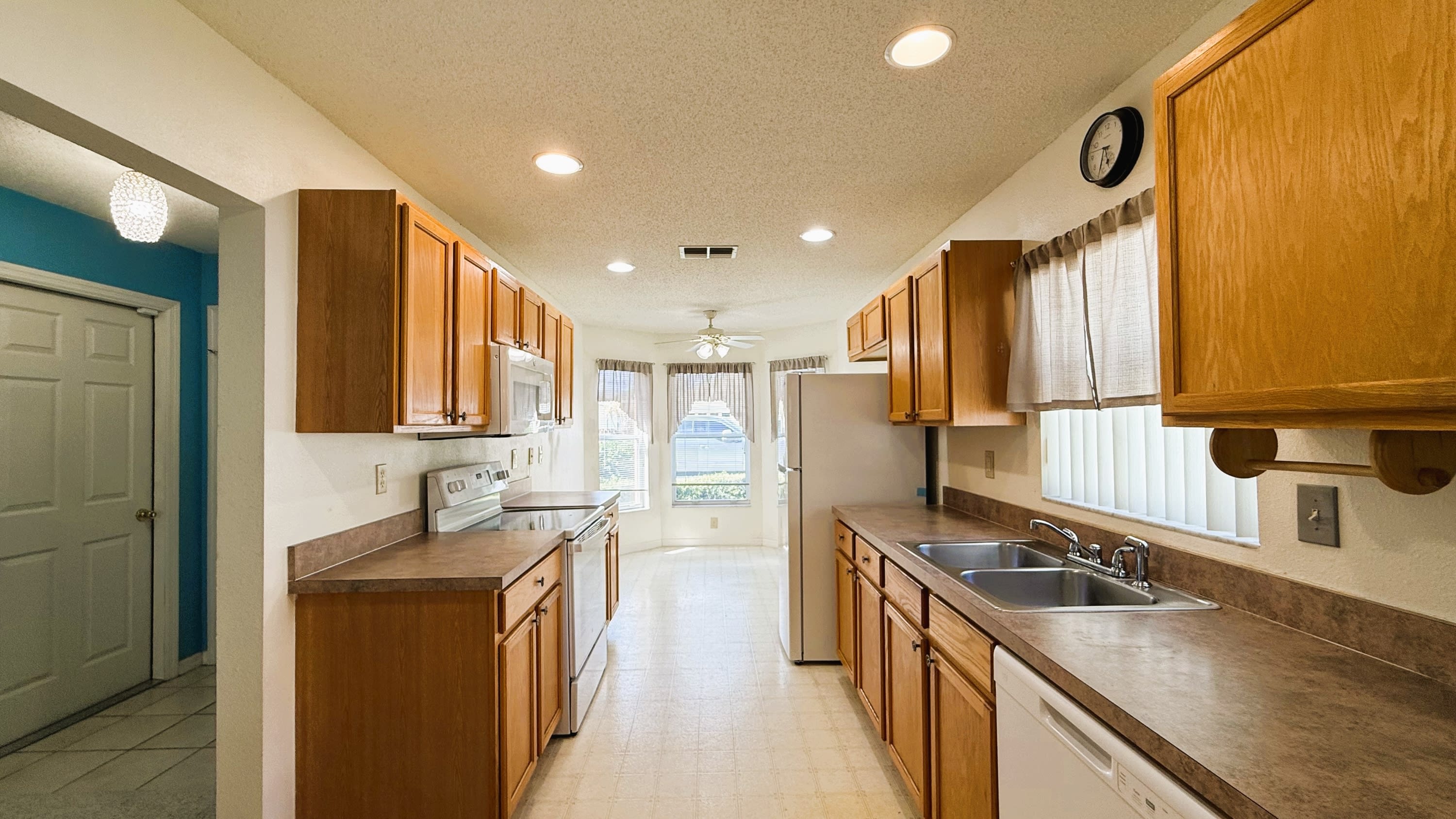 260 Lake Suzanne Drive – photo 3