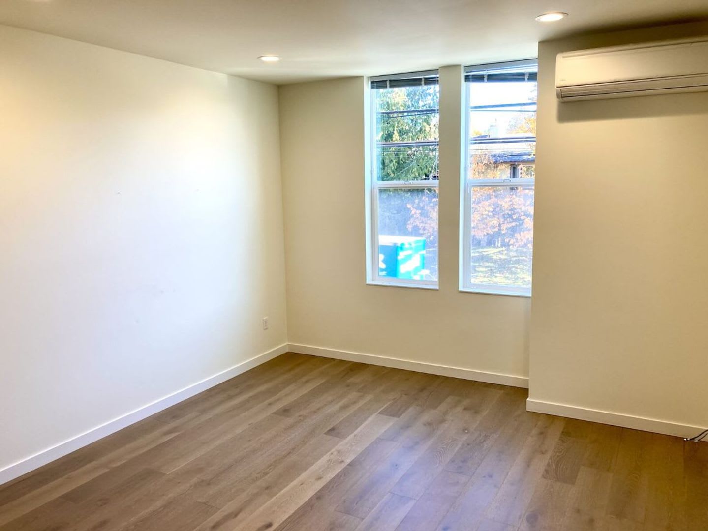 Modern 3Br 2Ba Townhome In Bryant Near U Village Burke Gilman Trail – photo 5