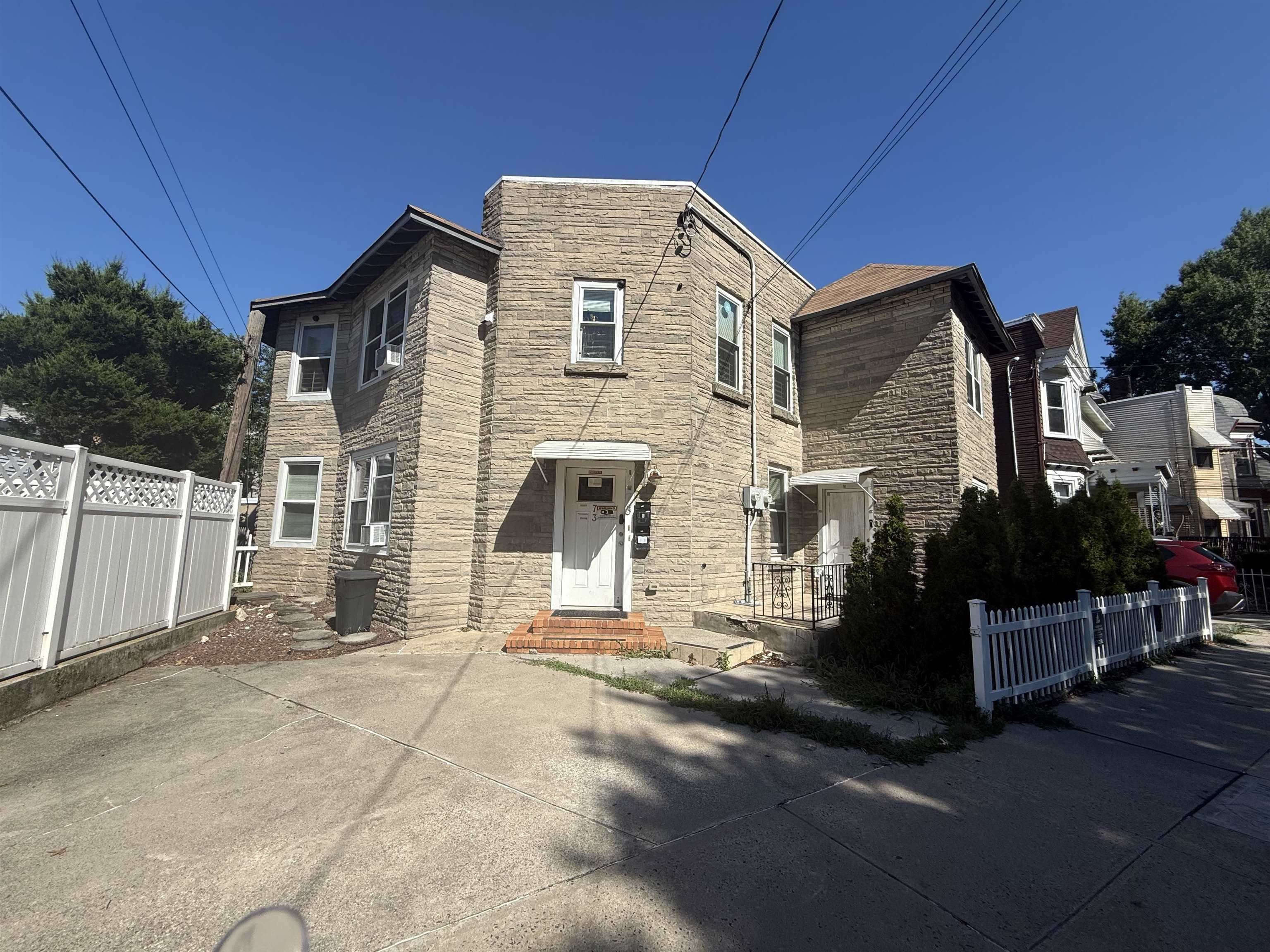 73 SANFORD PL – photo 1