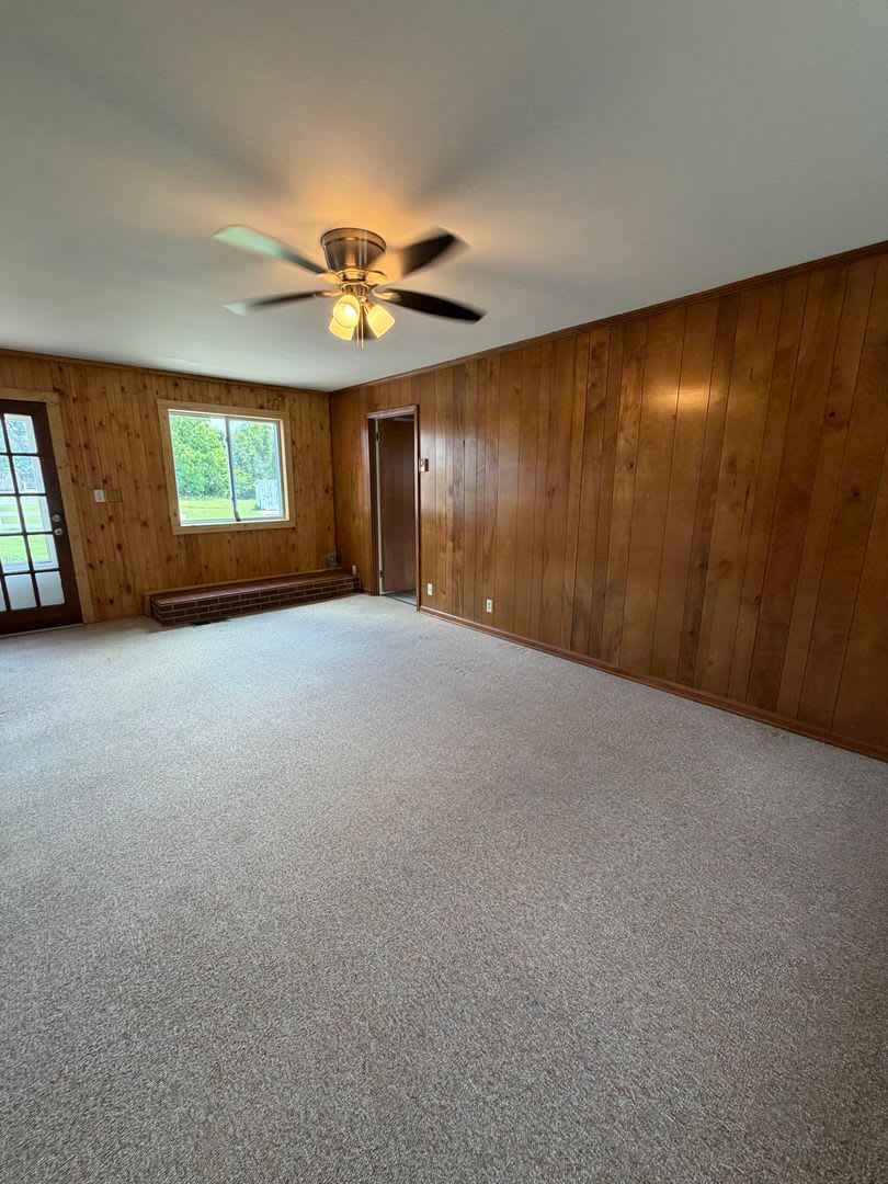 Country Rental on Approximately 1.9 Acres With 4 Bedrooms! – photo 5