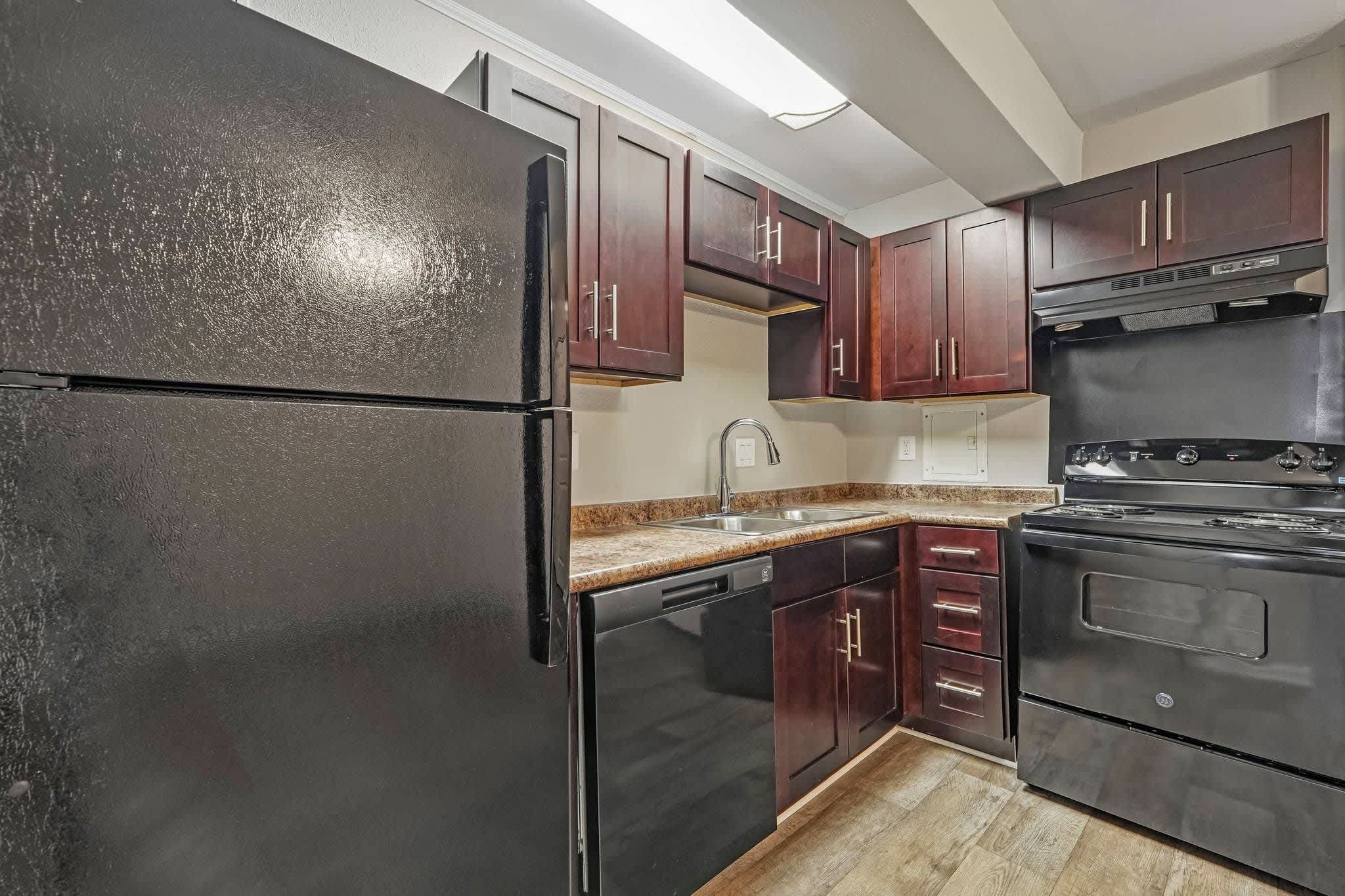 Somerset Apartments – photo 2