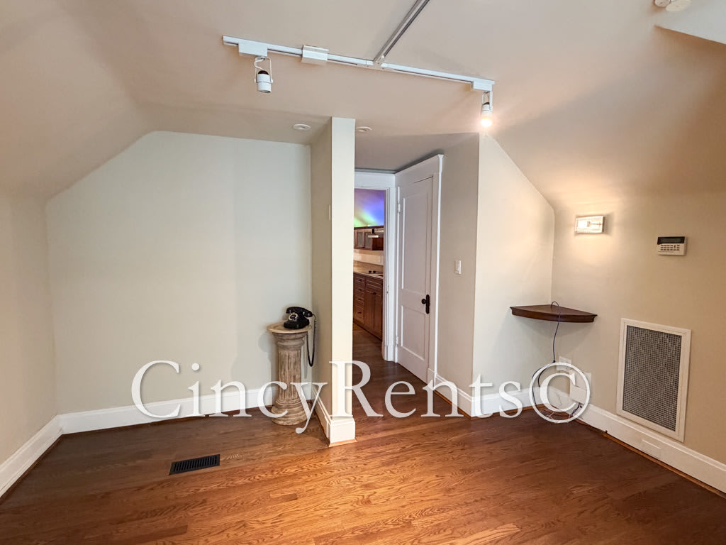 2852 Observatory Ave – photo 5