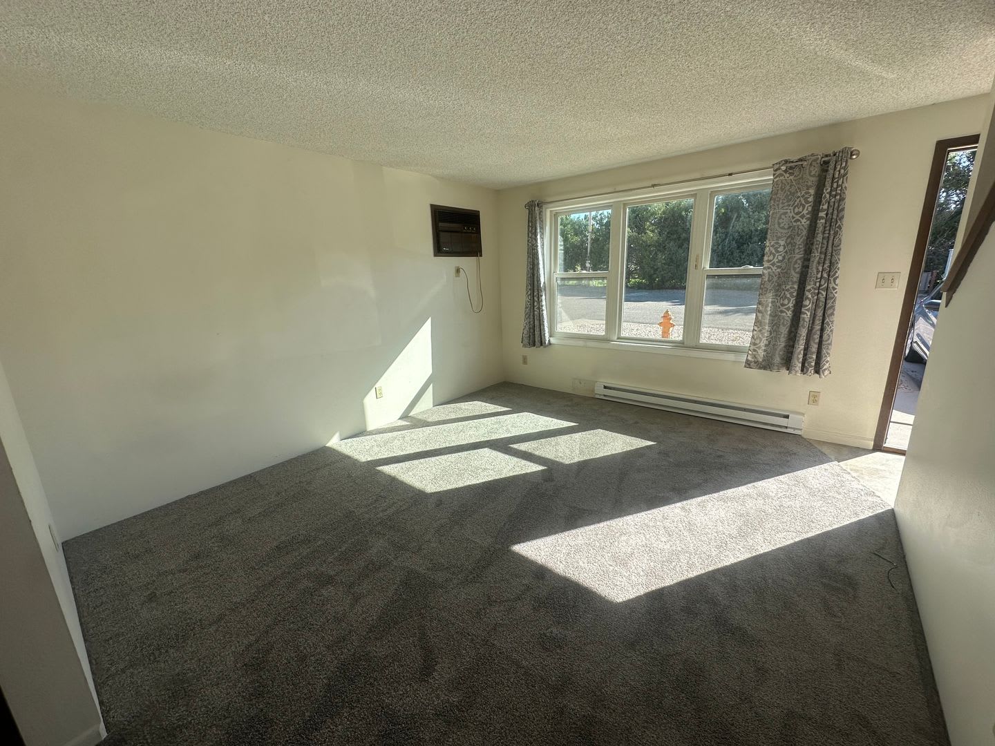 Two bedroom, One and one half bathroom townhouse. – photo 3
