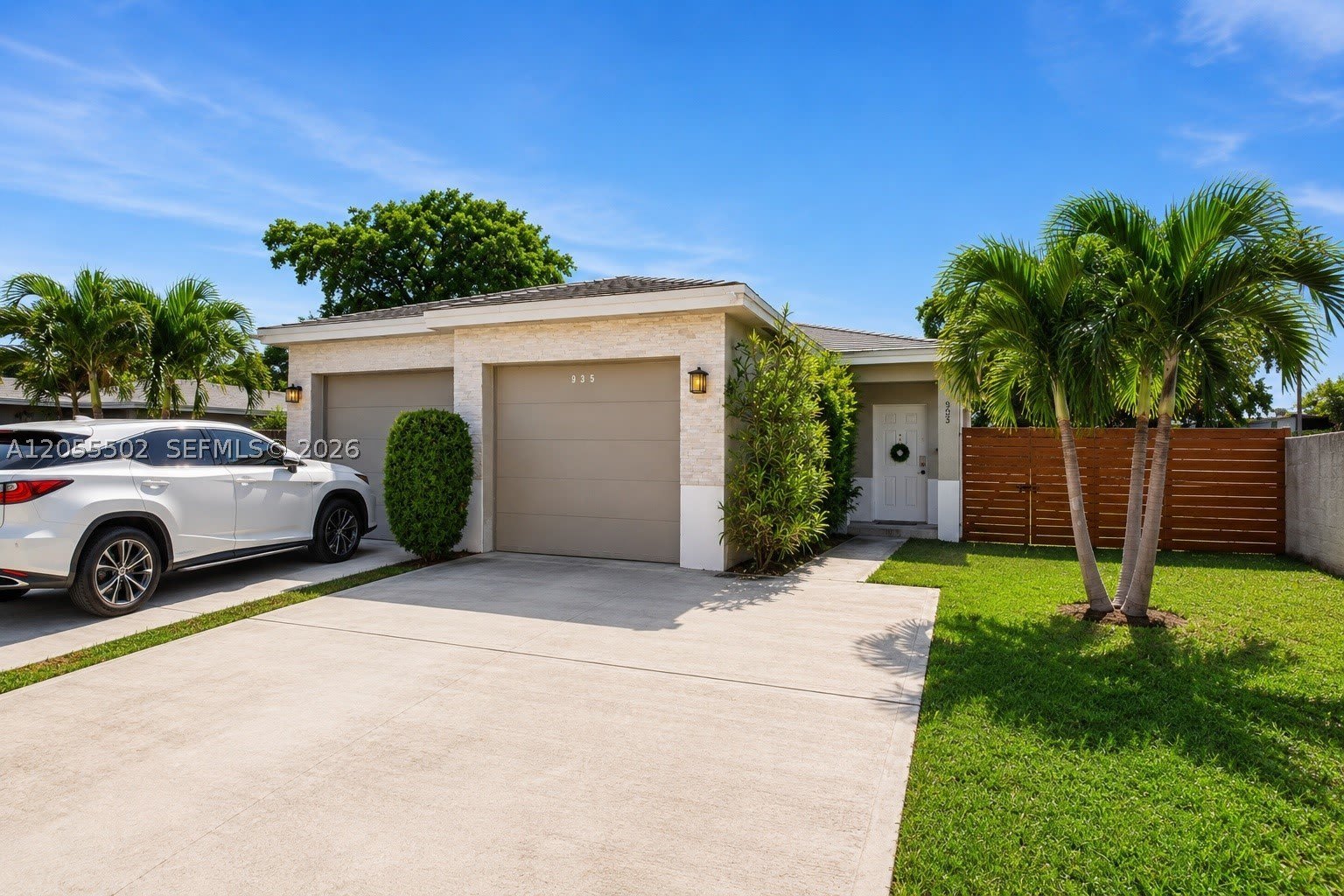 935 NW 2nd Ave – photo 2