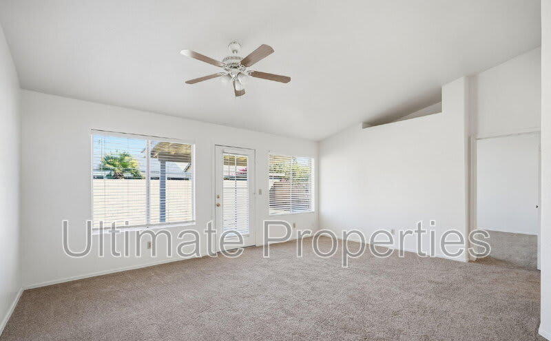 8542 W Oregon Ave – photo 2