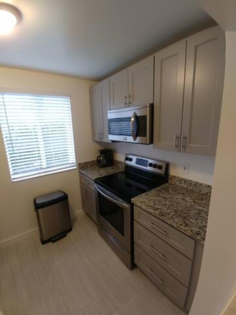2261 NE 171ST Street – photo 5