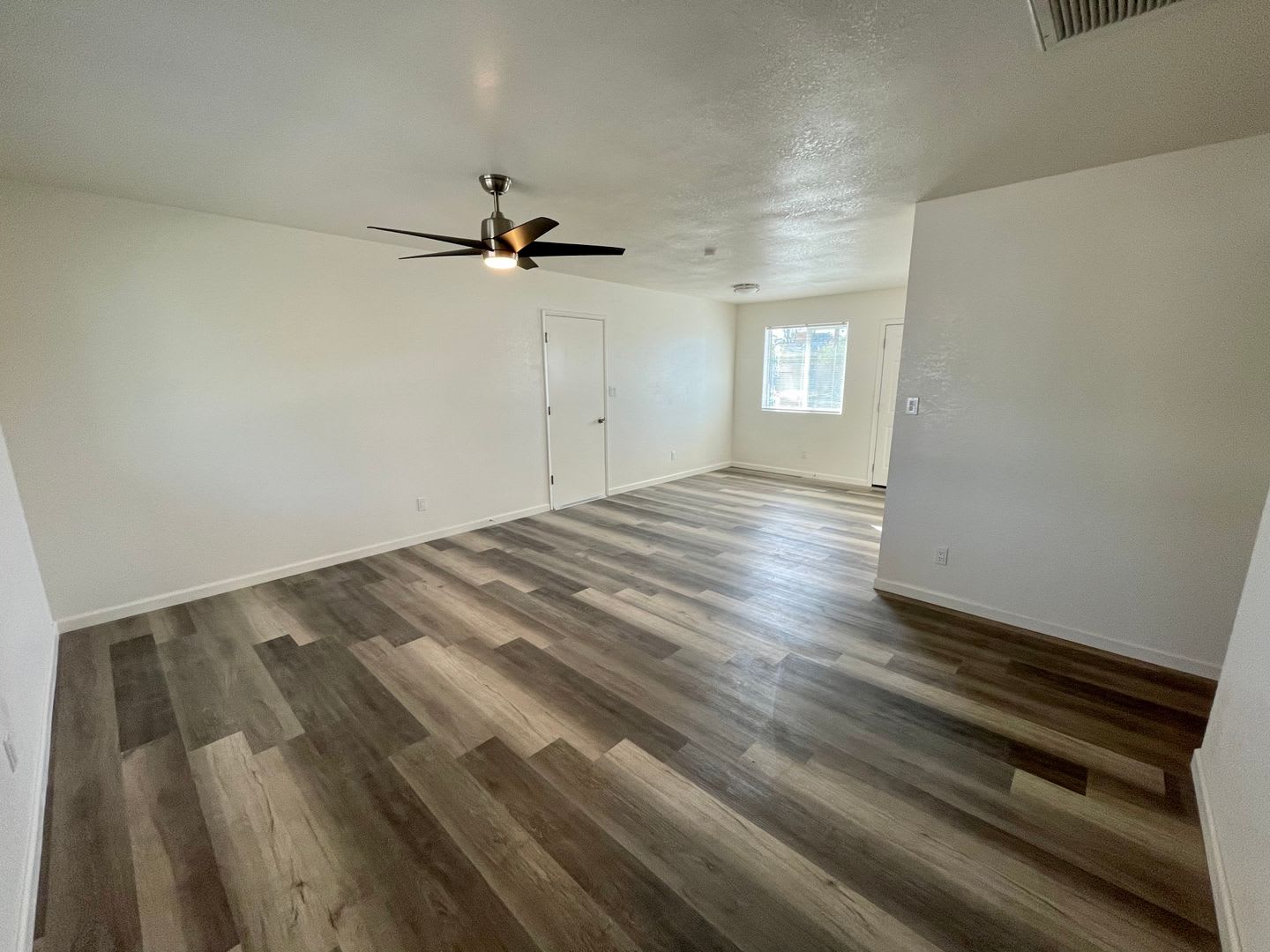Great 3 Bedroom Home Near Splash Pad and Hualapai Elementary School! – photo 4