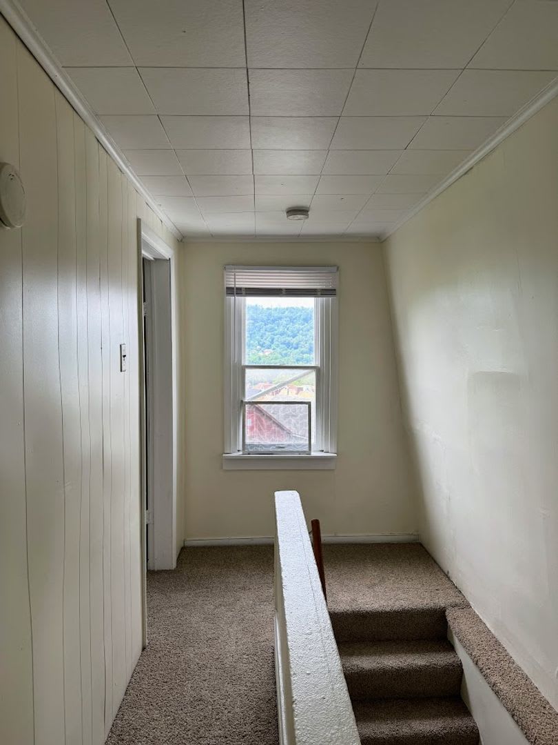 Updated 2/3 Bedroom Home in Pitcairn! – photo 3