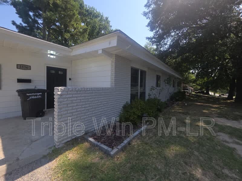 1516 Gregory St – photo 3