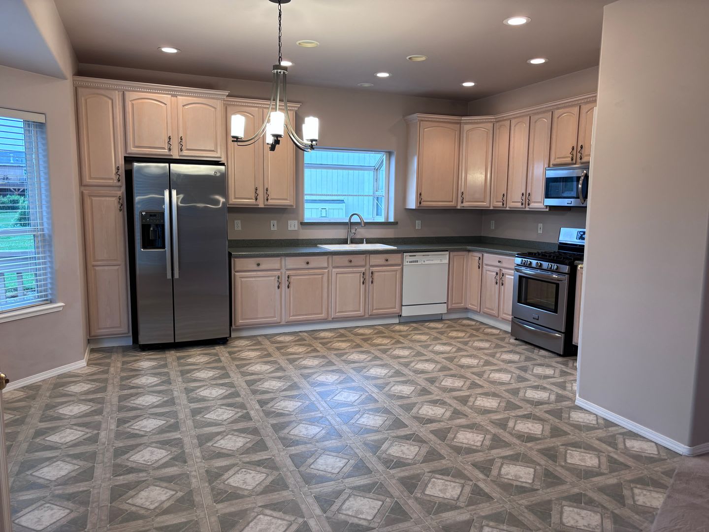 Beautiful South Anchorage Home – photo 3
