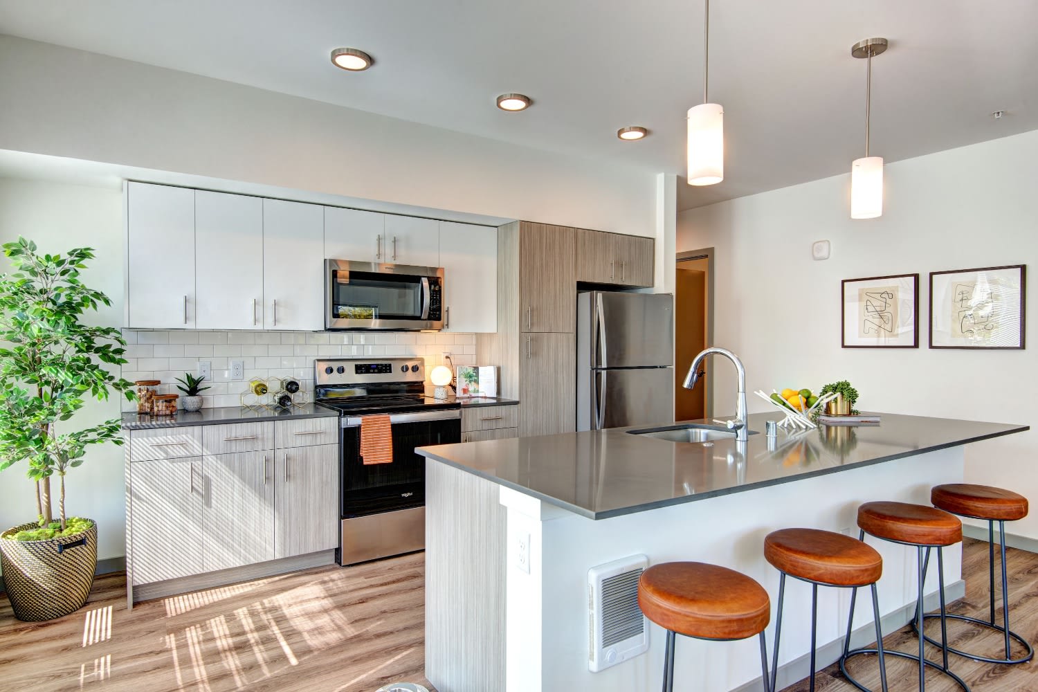 Midtown 64 Apartments – photo 1