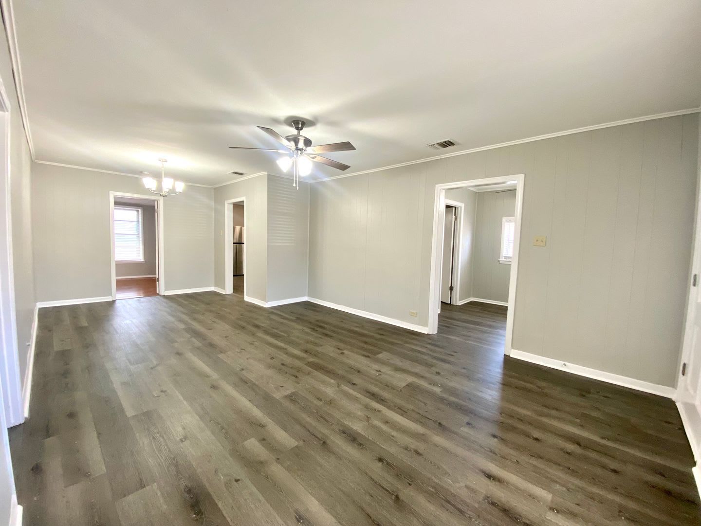 3 Bedroom 3 bathroom Remodeled home ready to be loved – photo 3