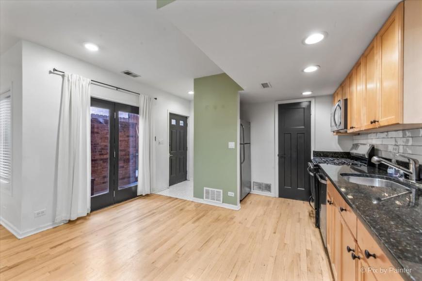 832 West Barry Ave. – photo 2