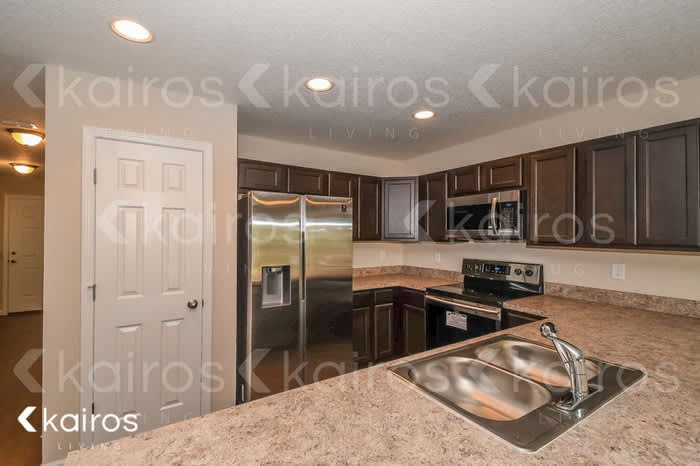 1336 Lake Shore Boulevard – photo 5