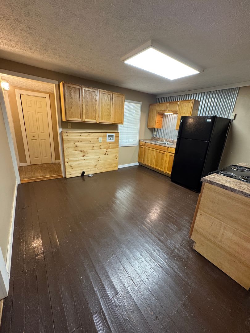 717 Washington St **MOVE IN SPECIAL** – photo 5
