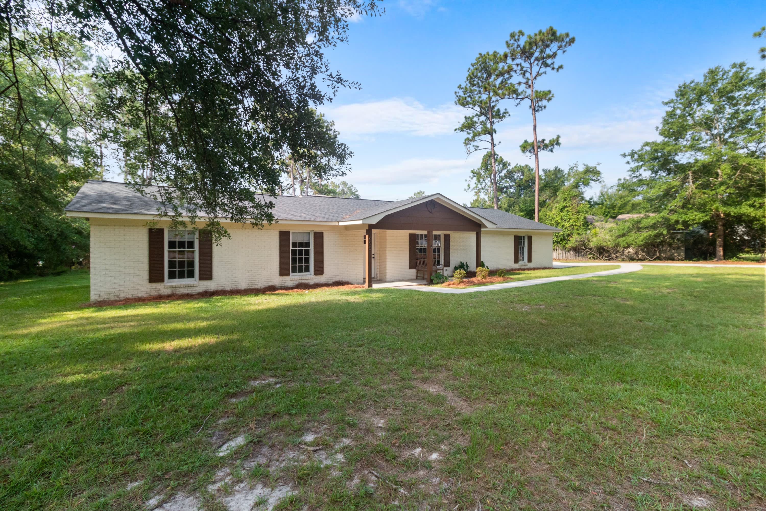605 Honeysuckly Lane – photo 2