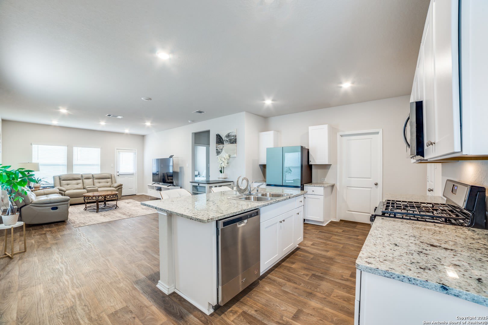 4523 FELSITE AVE – photo 2