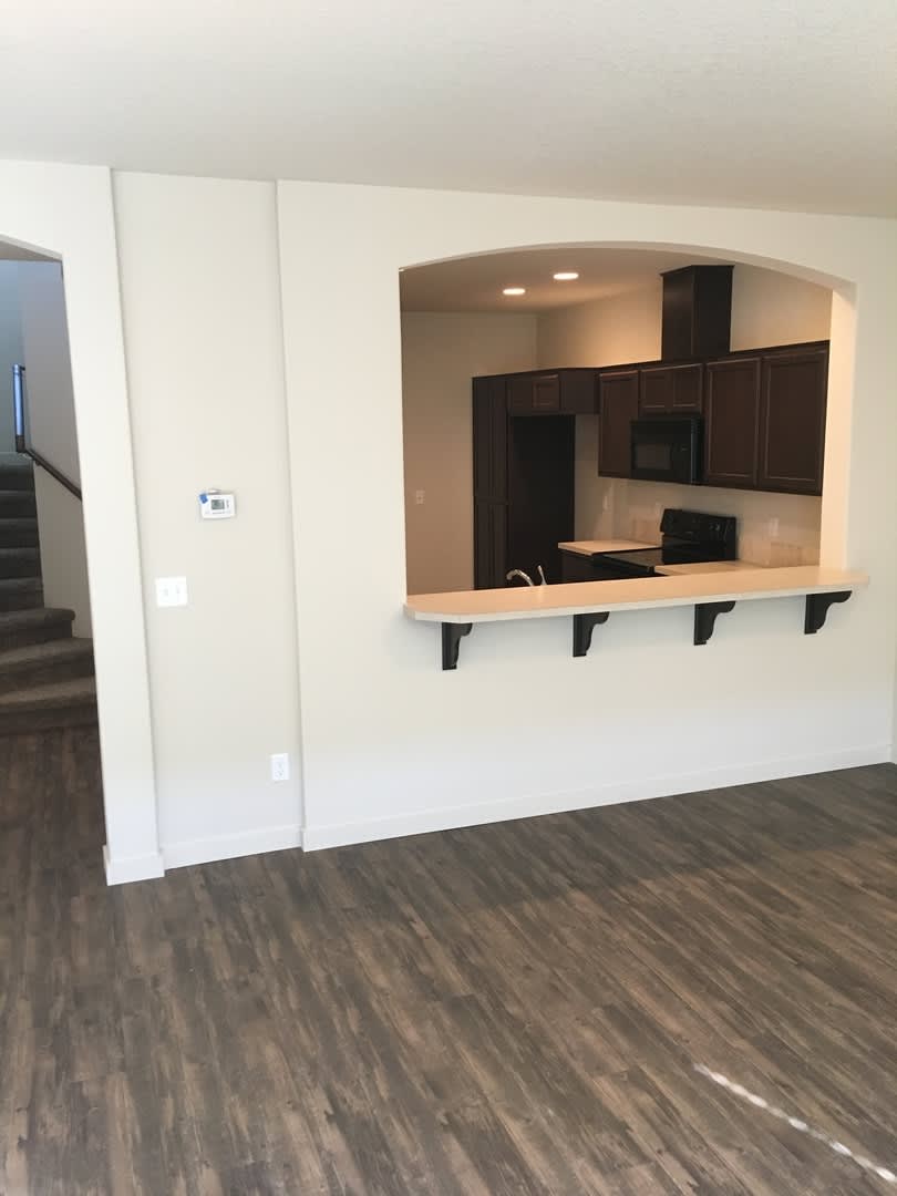 Three Bedrooms Plus Loft Centrally Located – photo 3