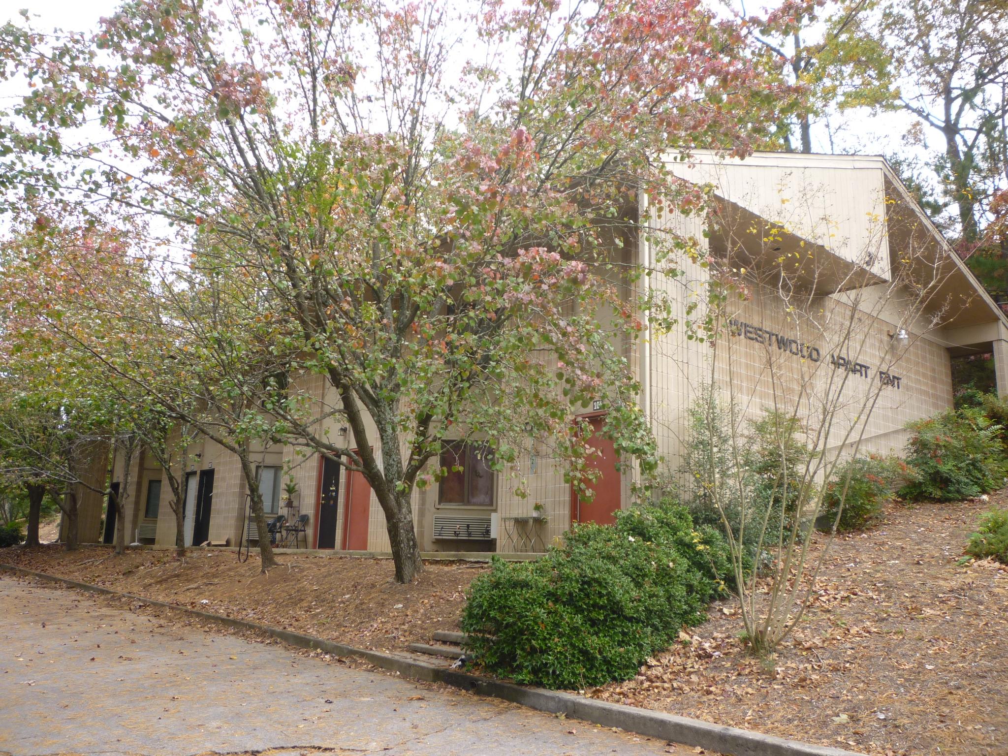 712 W Tyler St – photo 1