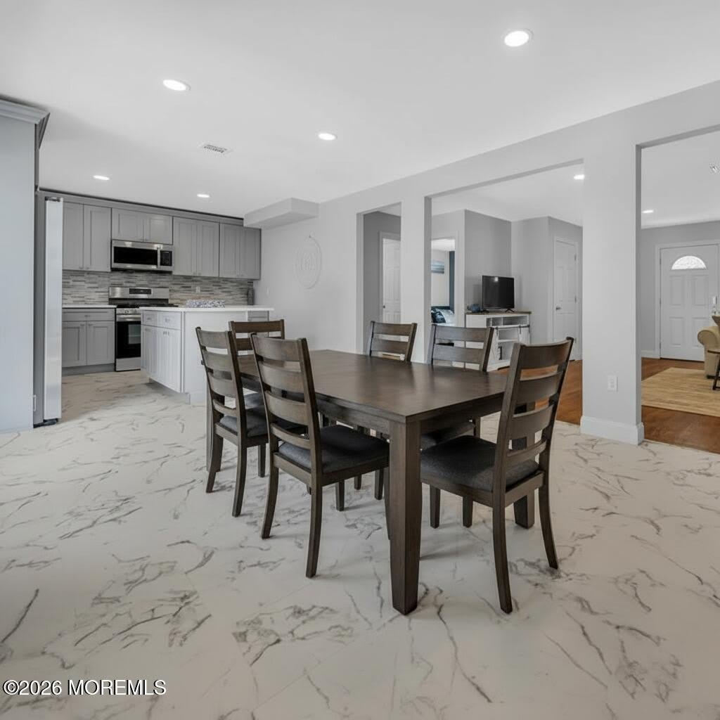 1143 Roe Avenue – photo 3