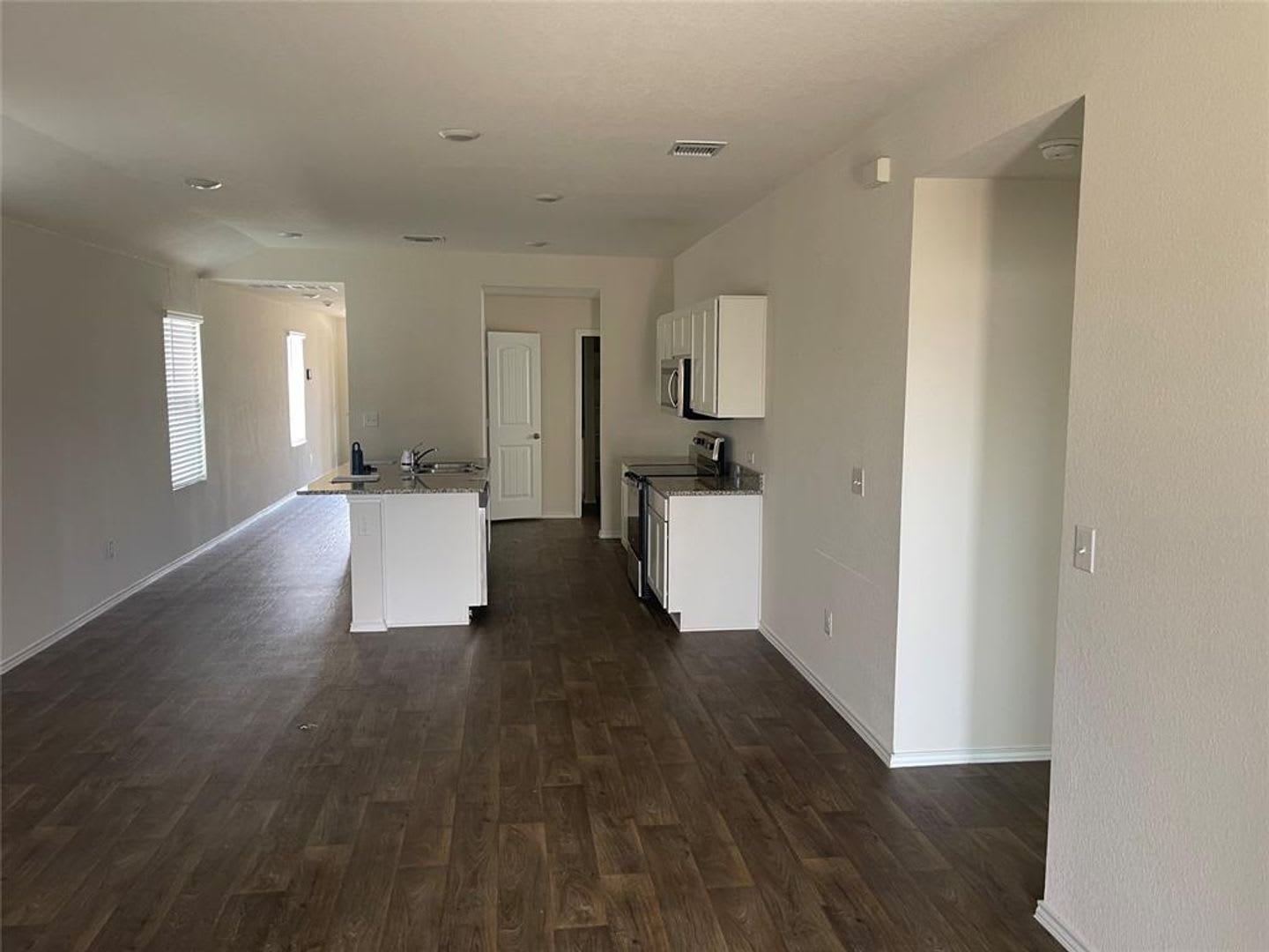 Ranch-style house available in Elgin – photo 4