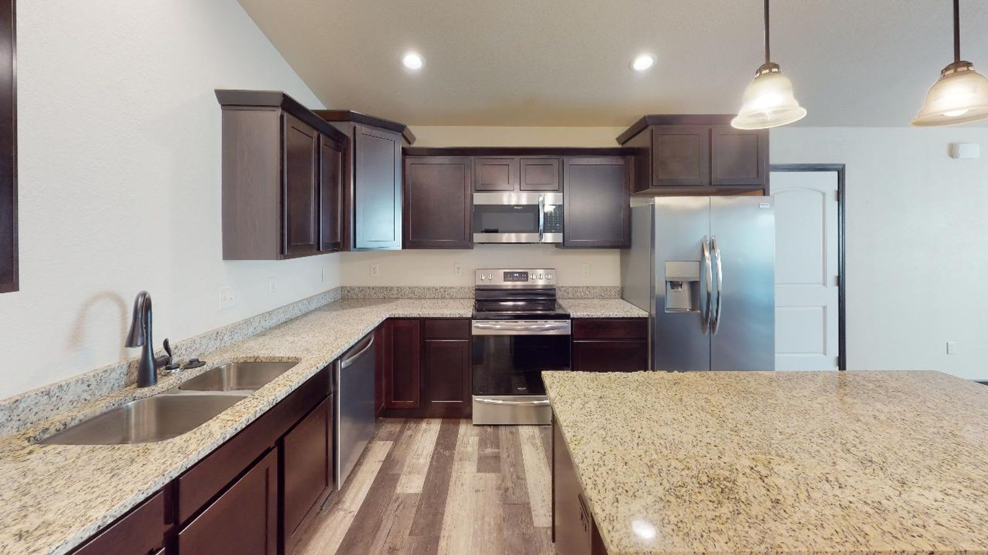 Stylish Living in a 3-Bed, 2-Bath Townhome with a 2-Car Garage – photo 3