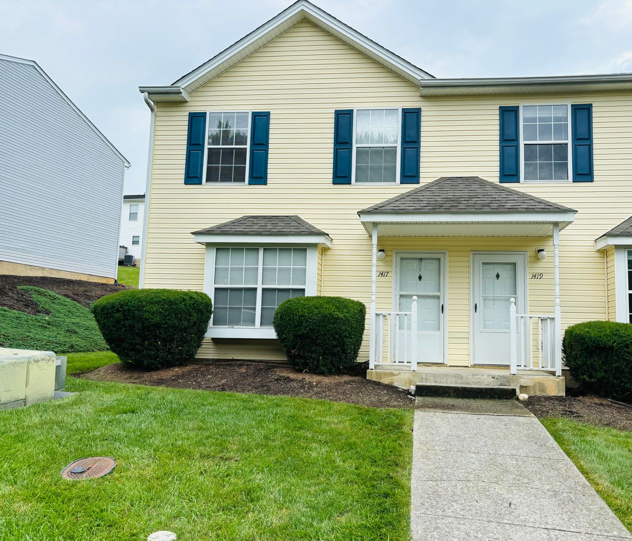 4 Bedroom 2.5 Bath Townhouse – photo 1