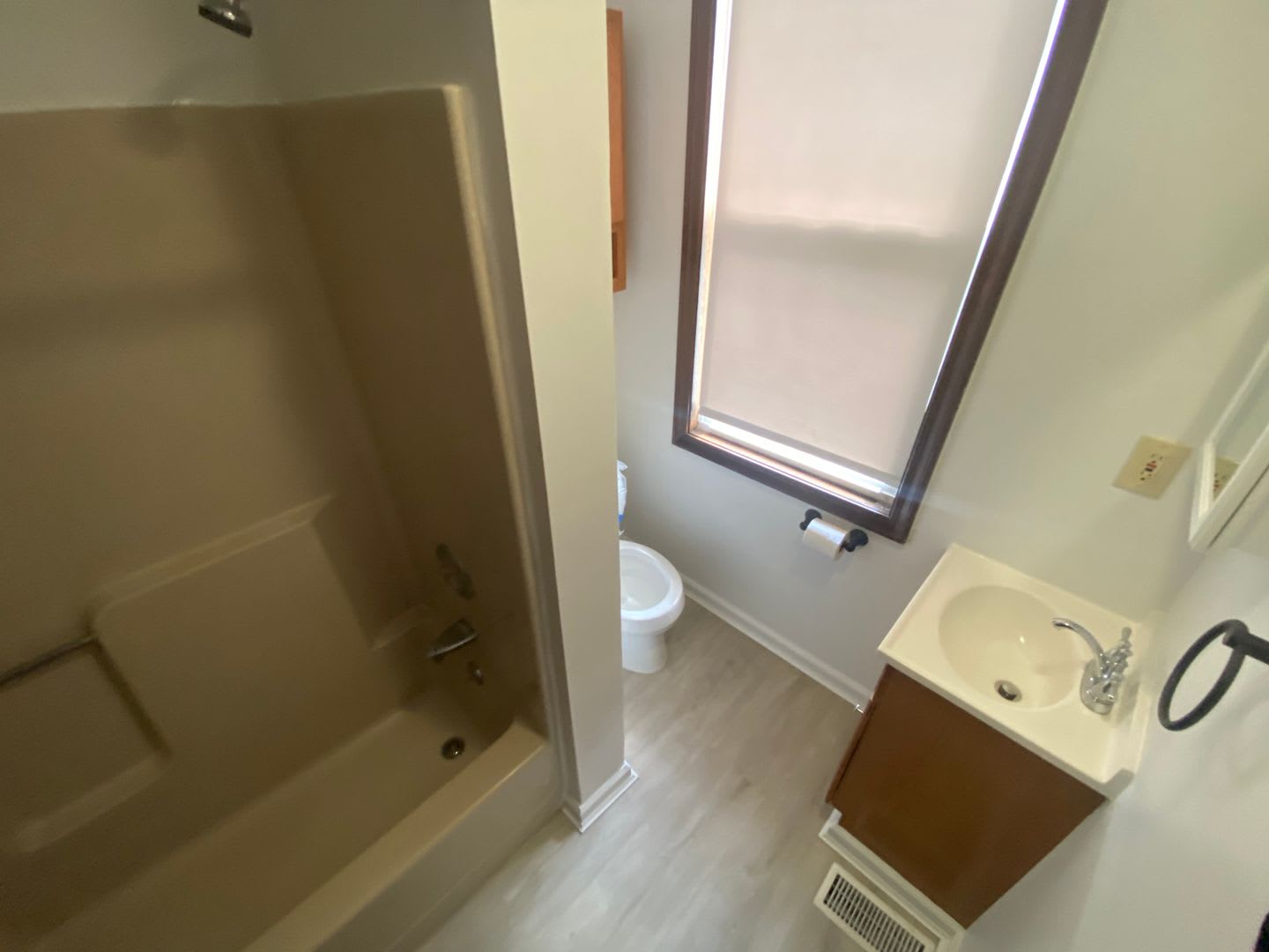 9 Gillis St, 1st flr – photo 1