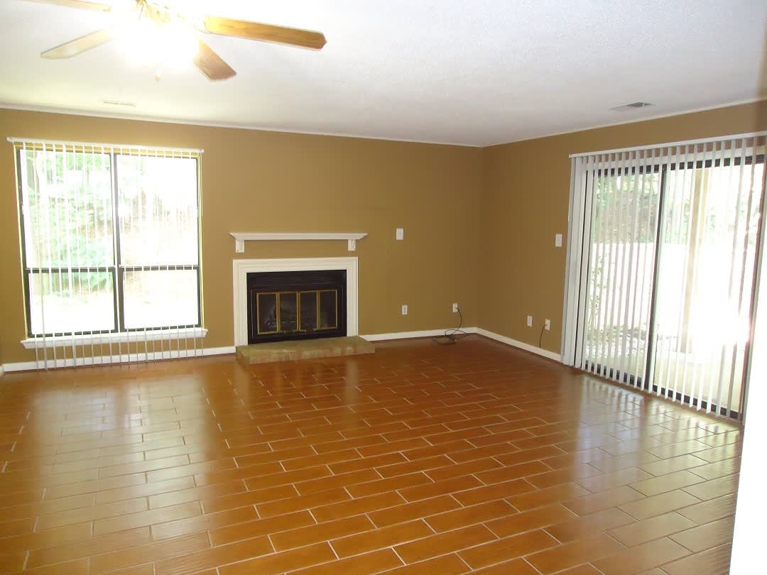 110 Manhattan Court – photo 3
