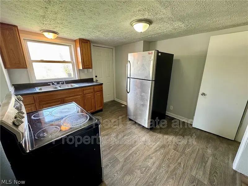 1217 Shriver Avenue NE – photo 5