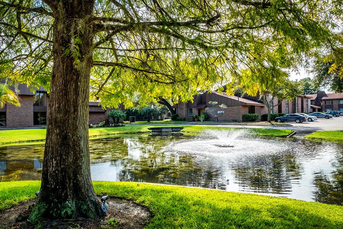 Woodlake Park Apartments – photo 1
