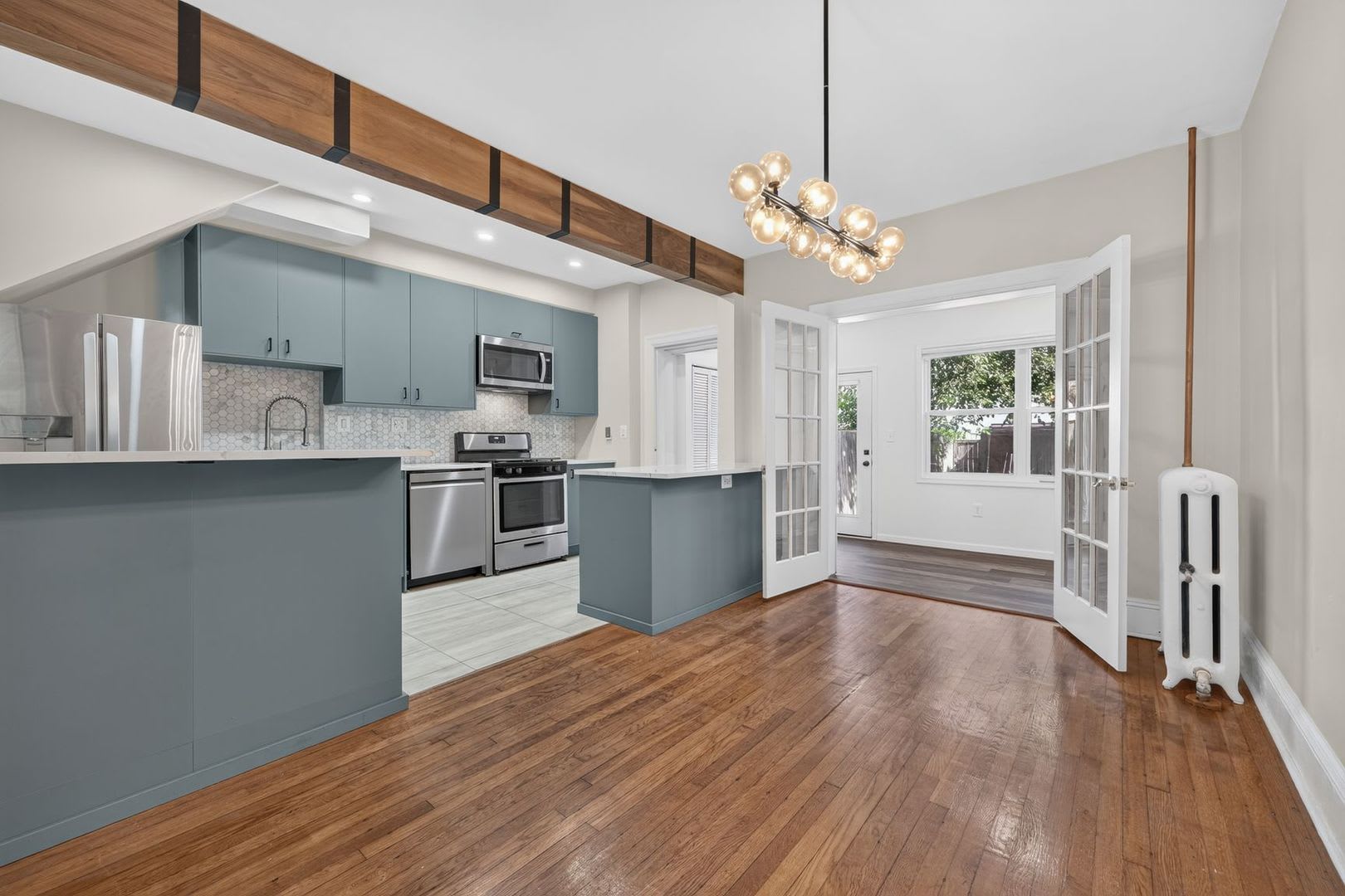 Modern Elegance Meets Historic Charm in Columbia Heights! Home with Private Parking! – photo 4