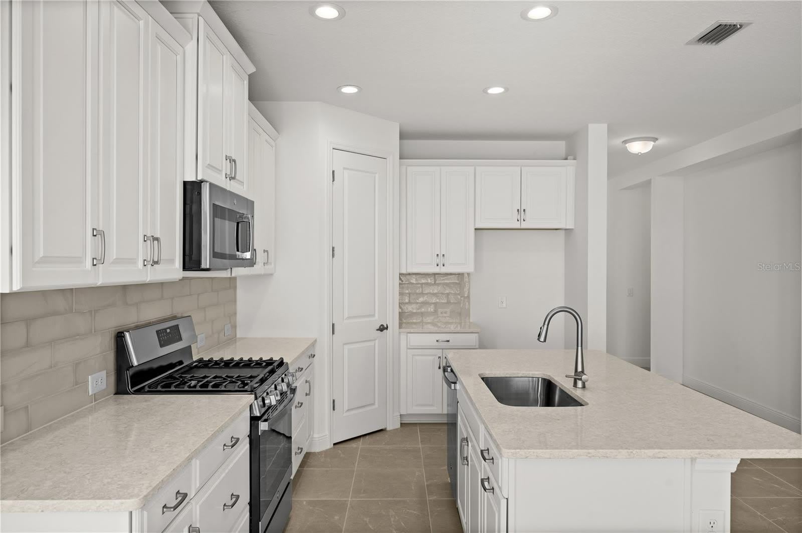10366 LAKE GEORGE Avenue – photo 4