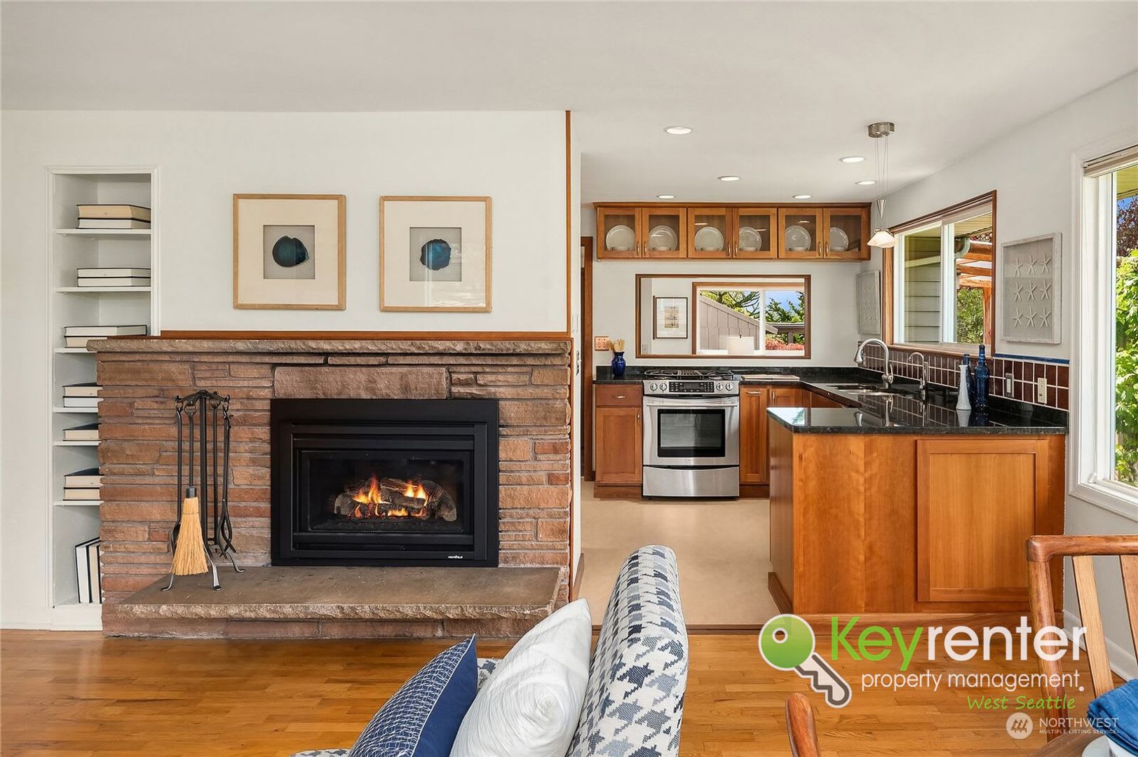 Classic Seattle Charm with Fireplace, Studio & Private Yard – photo 2