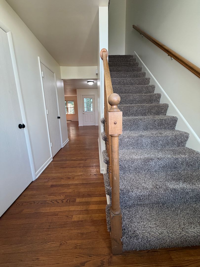 Spacious 2 BD, 2 bath Finished basement, Central Air and Garage!!! – photo 5