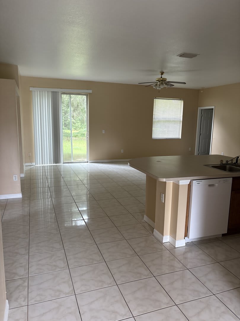 Spacious 3-Bedroom Home with Bonus Flex Room in Northeast Ocala – Space to Live, Work & Entertain! – photo 4