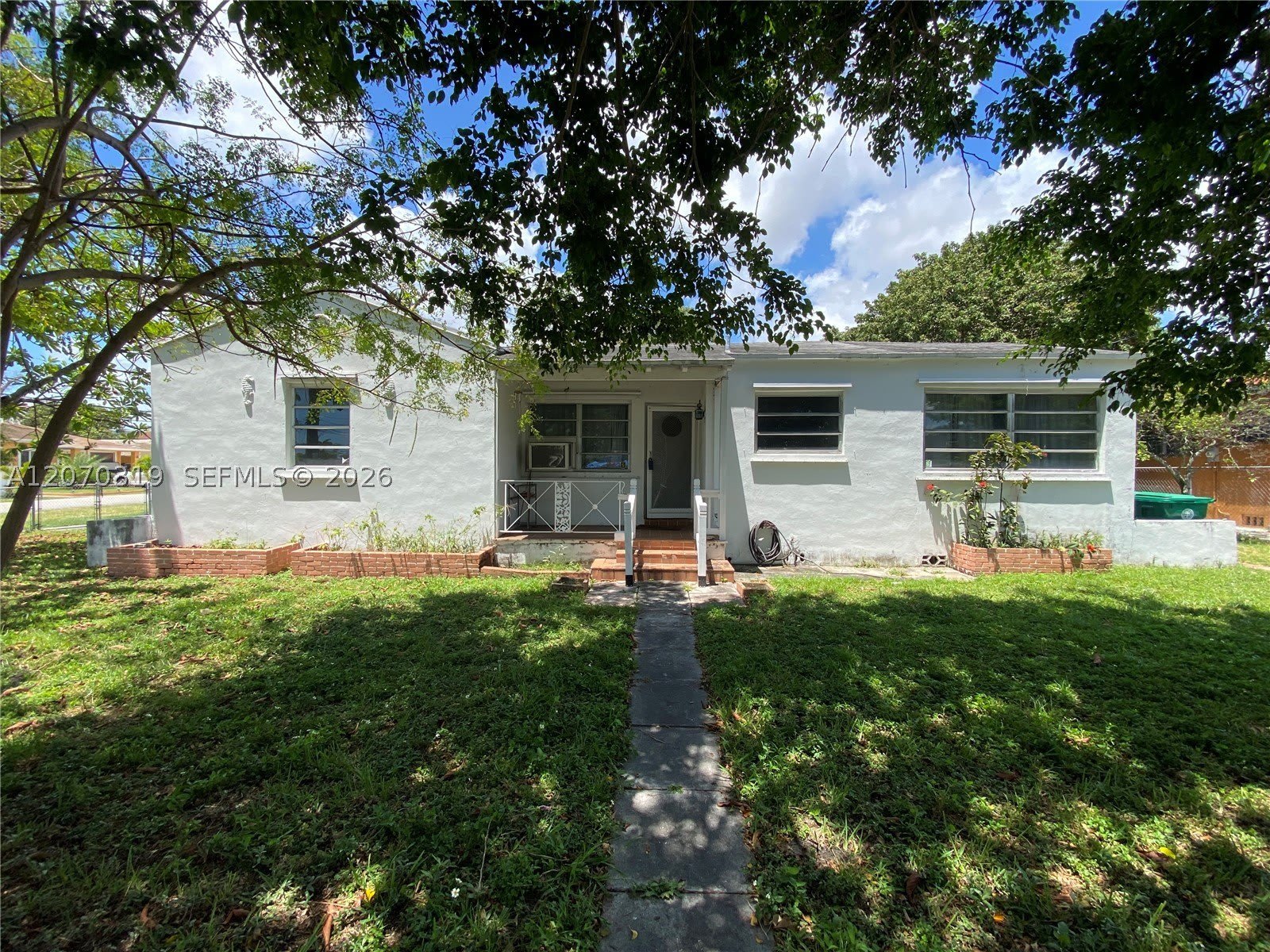350 SW 34th Ave – photo 1