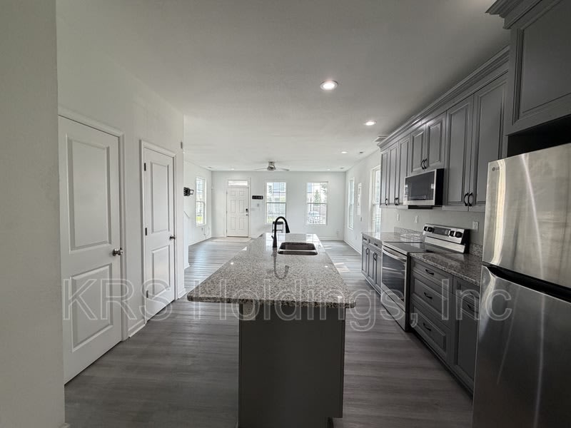 1010 Joyce Street – photo 4