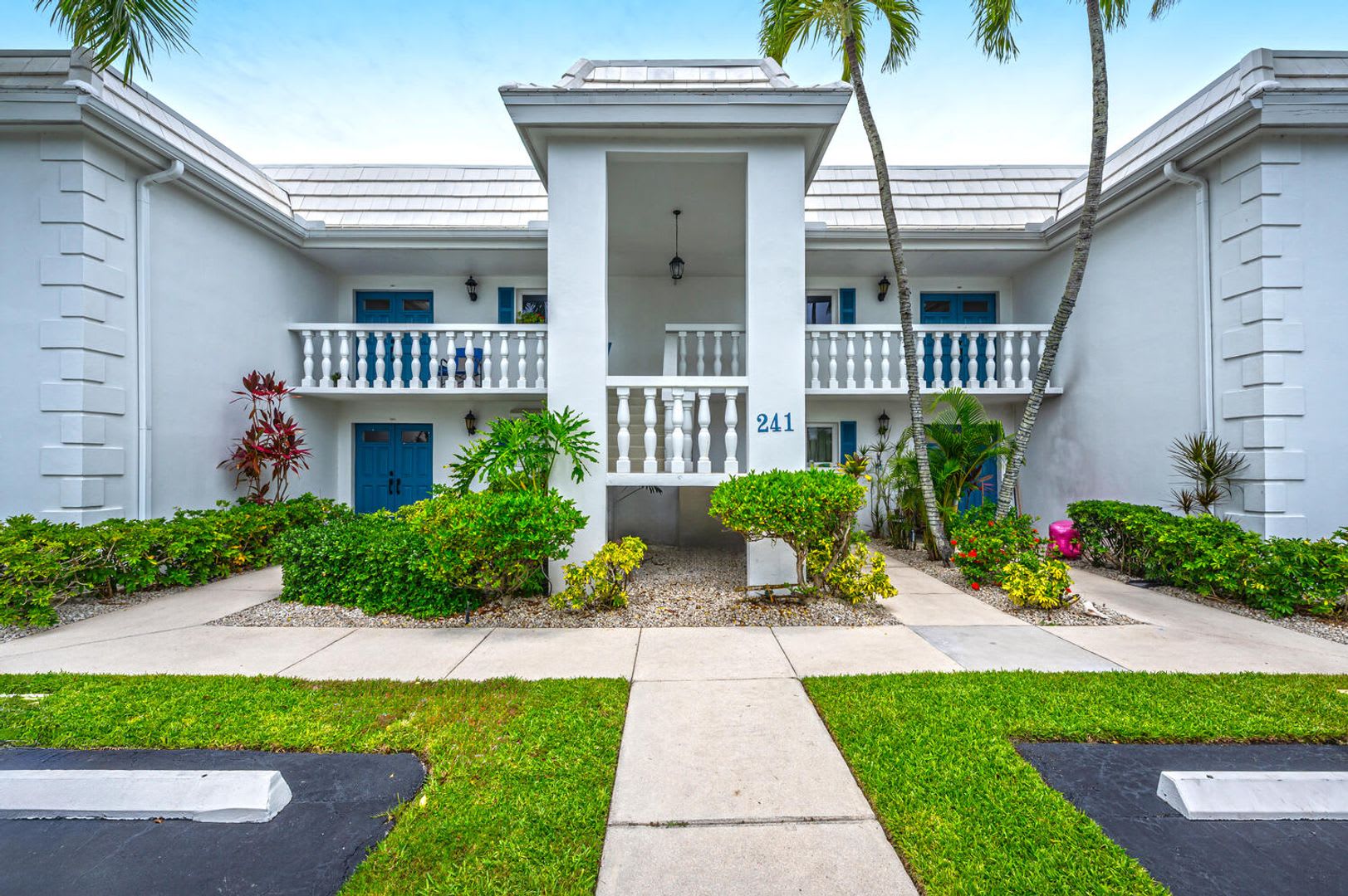 241 Palm River Blvd – photo 1